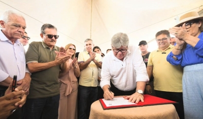 João Azevêdo autoriza obras rodoviárias e inspeciona construções de escola, anfiteatro, creche e hospital em Pocinhos