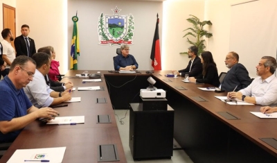 João Azevêdo celebra parceria com a Latam e garante frequência de 280 voos mensais da companhia aérea em João Pessoa e Campina Grande