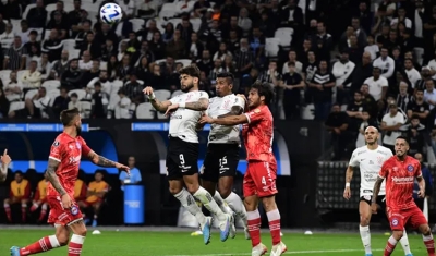 Corinthians perde em casa para o Argentinos Juniors e é vaiado pela torcida