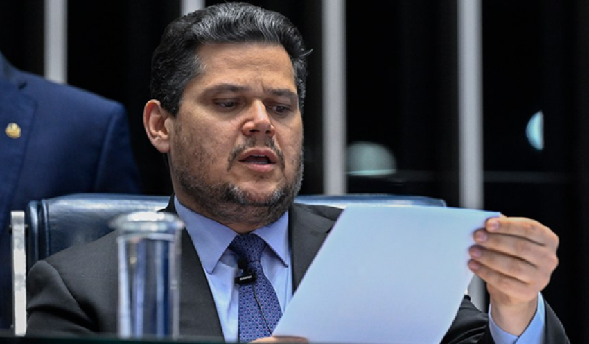 Davi sinaliza votação da PEC dos agentes de saúde para a próxima semana