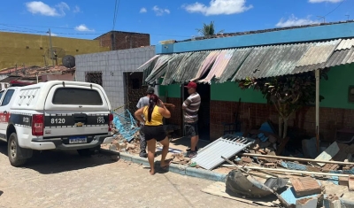 Caminhão perde controle, atinge casa e mata mulher, em Remígio, PB