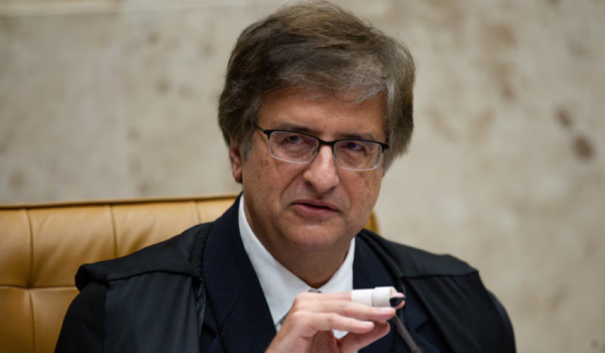Gonet diz que ainda não há elementos para punir Bolsonaro por caso de arma apreendida