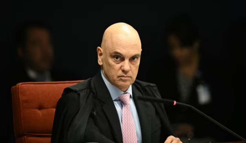 Flávio Bolsonaro pede ao STF que declare Moraes suspeito para julgar Vorcaro e caso Master