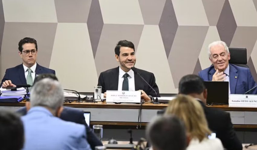 Comissão do Senado aprova por Jorge Messias para o STF por 16 a 11; decisão final cabe ao plenário