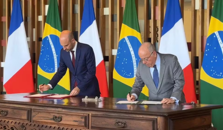 Brasil e França assinam acordo que acaba com exigência de visto para brasileiros na Guiana Francesa