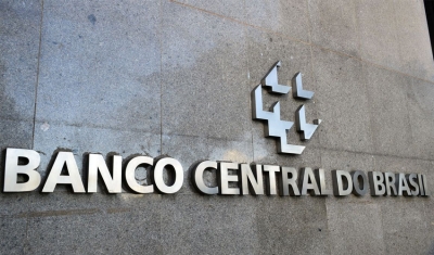 Banco Central corrige dados cambiais e país fecha 2022 no negativo