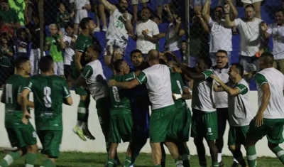 Nacional de Patos joga melhor e, com show da torcida, vence o Treze no José Cavalcanti