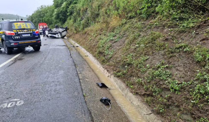 Mulher morre após capotar carro na BR-230, no Agreste da Paraíba