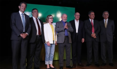 Lula, Gleisi e Mercadante se reúnem para discutir ministérios