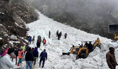 Avalanche na Índia mata sete turistas; outros estão presos