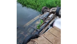 Dois homens morrem após carro cair de ponte sobre rio no Cariri da Paraíba