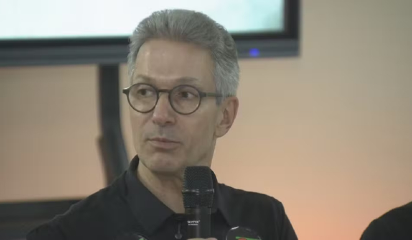 Zema declara apoio a Flávio Bolsonaro no segundo turno: 'não vou me omitir nem ficar em cima do muro'