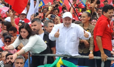 Ao lado de Simone Tebet e Marina Silva, Lula faz campanha em Minas Gerais