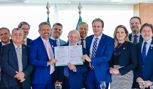 Lula e governador do CE assinam ampliação do Eixão das Águas; obra vai receber R$ 1,2 bilhão