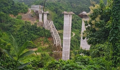 Ponte em construção desaba e mata 26 trabalhadores na Índia