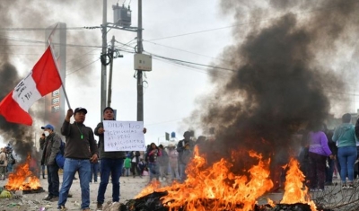 Protestos deixam 5 mortos no Peru apesar do anúncio de eleições antecipadas