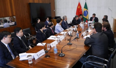 Lira recebe delegação parlamentar chinesa