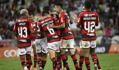 Com passeio no primeiro tempo, Flamengo goleia e deixa Vasco em penúltimo