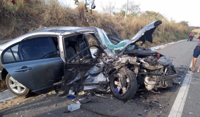 Seis pessoas ficam feridas em acidente entre dois carros em Cajazeiras