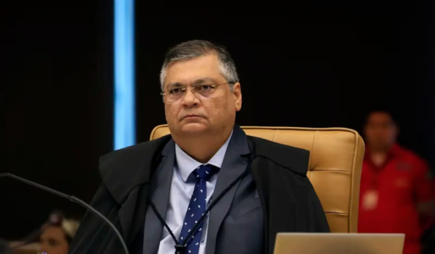 Dino decide que magistrados que cometerem infrações graves devem perder o cargo