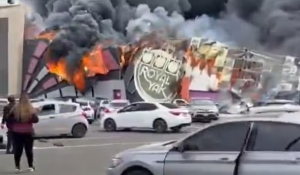 Cassino e parque de diversões pegam fogo no México