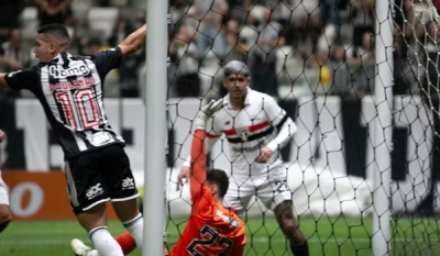 Com gol de barriga, Atlético-MG derrota São Paulo e volta a vencer na Arena MRV