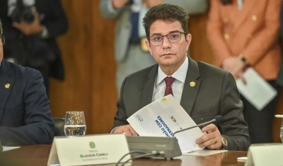 PF apreende bens em operação contra lavagem de dinheiro que investiga governador do Acre, Gladson Cameli