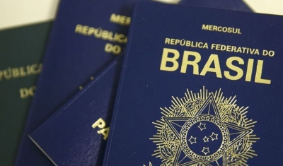 Bolsonaro sanciona lei e libera R$ 31,4 milhões para emissão de passaportes