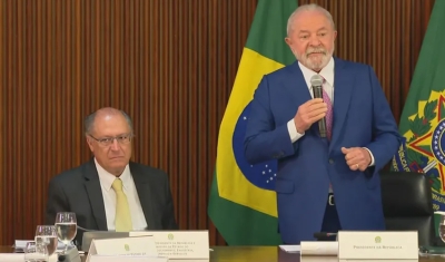 Lula cogita criar ministério para atrair siglas de centro