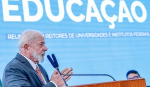 Em premiação de estudantes, Lula pede a jovens que entrem para a política