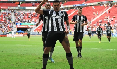 Tiquinho Soares comanda goleada do Botafogo sobre o Boavista