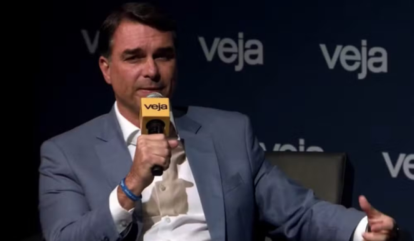 Flávio Bolsonaro confirma Daniella Marques na campanha para cuidar de propostas da área econômica