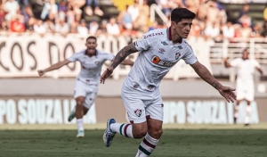 Cano marca, Fluminense vence o Bragantino e garante terceiro lugar no Brasileirão