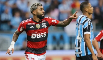 Flamengo domina Grêmio na Arena e abre boa vantagem na semi