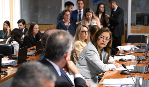 Vai &agrave; C&acirc;mara projeto que inclui no SUS vacina nonavalente contra HPV