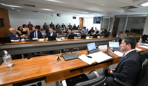 Vai à CCJ proteção a agente público que denunciar violência contra menores