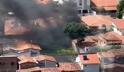 Casa usada como depósito de materiais eletrônicos é atingida por incêndio em João Pessoa