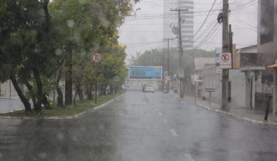 Inmet emite alerta de chuva intensa nas próximas horas para João Pessoa e mais 52 cidades da Paraíba