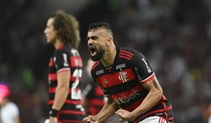 Com Lei do Ex, Flamengo vence Cruzeiro e abre vantagem na ponta do Brasileirão