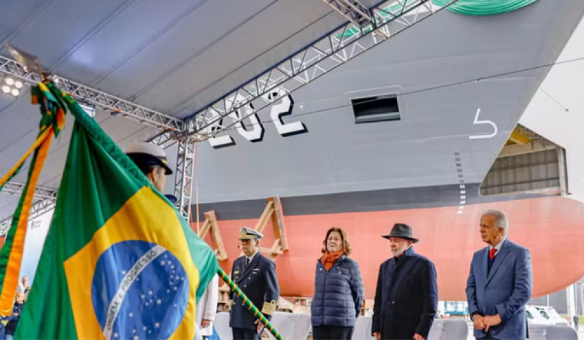 Lula diz que está 'cheio de nego maluco no mundo' e afirma que Trump quer tomar Panamá e Groenlândia