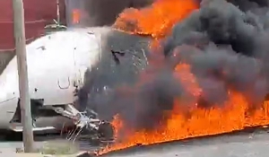 Avião sai da pista e pega fogo após pouso na Argentina; duas pessoas morreram