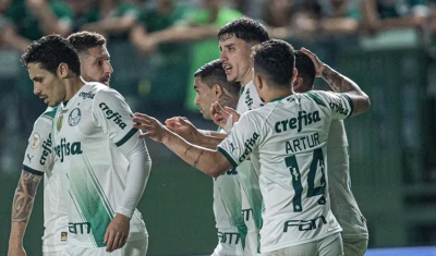 Palmeiras atropela Goiás e continua na cola de liderança do Brasileirão