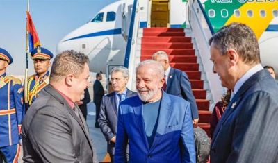 Lula chega ao Cairo para discutir guerra entre Israel e Hamas e assinar acordo sobre bioenergia