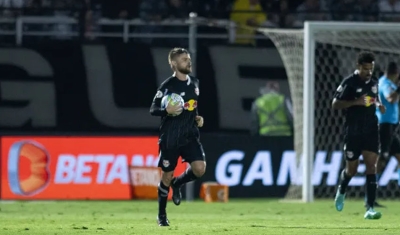 Bragantino vira sobre o Palmeiras e assume a vice-liderança do Brasileirão