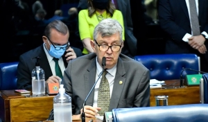 Câmara aprova urgência para projeto que pode garantir pagamento do piso da enfermagem