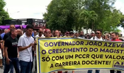 Servidores protestam contra reajuste de 5% anunciado pelo governo da Paraíba