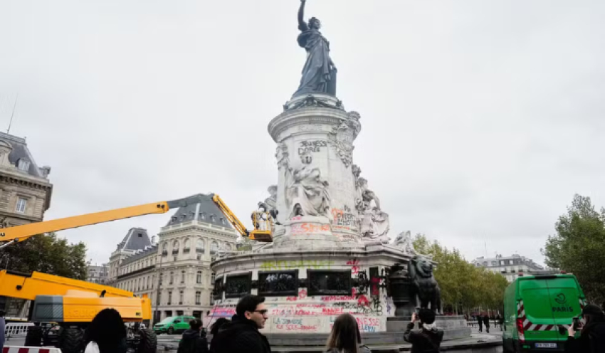 Milhares protestam em Paris após Justiça derrubar proibição de manifestação