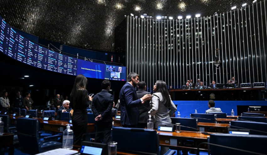 Prorrogados prazos de MPs da taxa das blusinhas e de subsídio a combustíveis