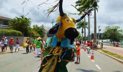 Prefeito de Campina Grande anuncia que vai revogar decreto que proibia desfile de blocos durante o carnaval