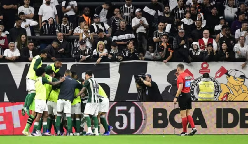 Coritiba surpreende, vence o Corinthians em Itaquera e entra no G-5 do Brasileirão